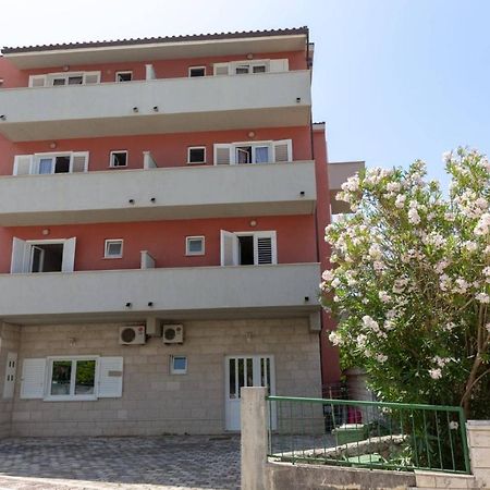 Apartments Elena Tučepi Eksteriør bilde