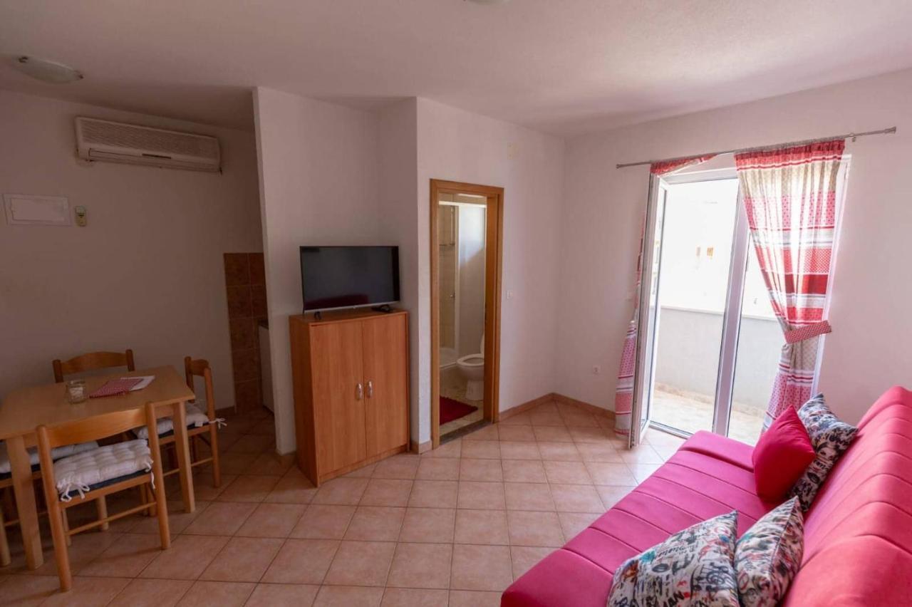 Apartments Elena Tučepi Eksteriør bilde