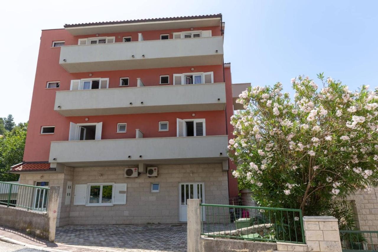 Apartments Elena Tučepi Eksteriør bilde