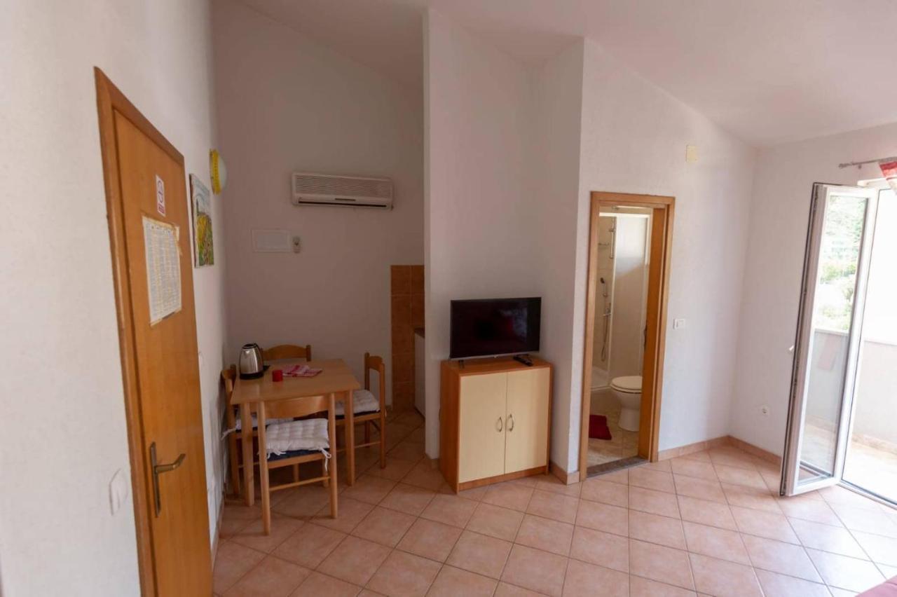 Apartments Elena Tučepi Eksteriør bilde