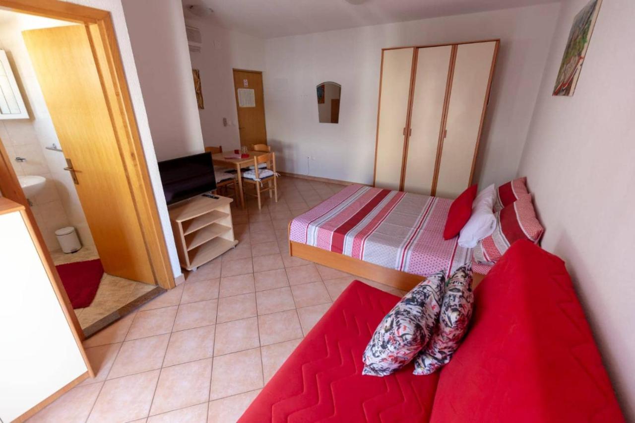Apartments Elena Tučepi Eksteriør bilde