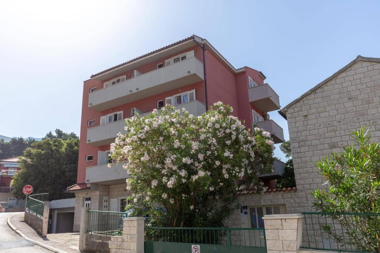 Apartments Elena Tučepi Eksteriør bilde