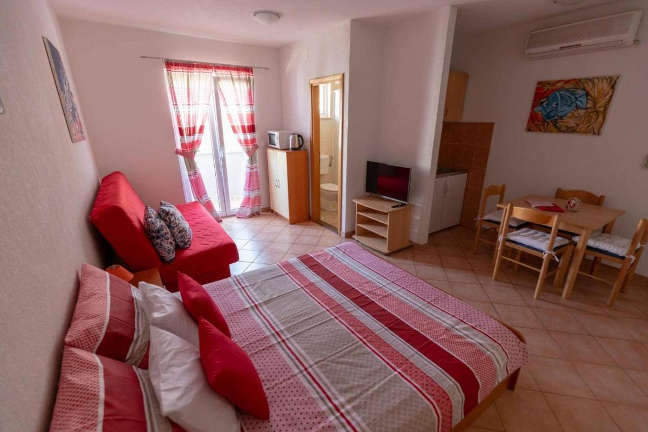 Apartments Elena Tučepi Eksteriør bilde