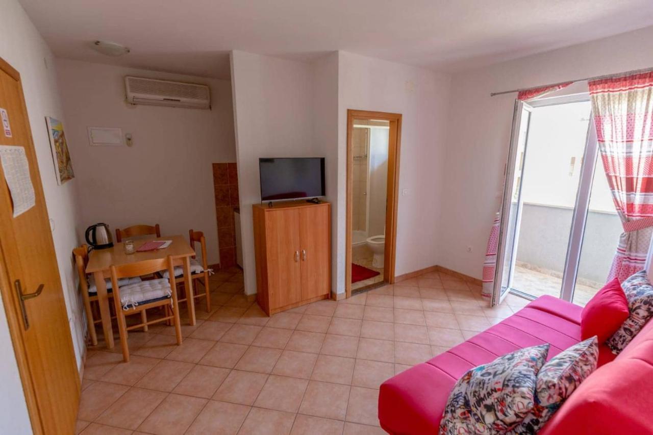 Apartments Elena Tučepi Eksteriør bilde
