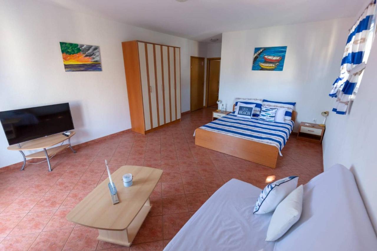Apartments Elena Tučepi Eksteriør bilde