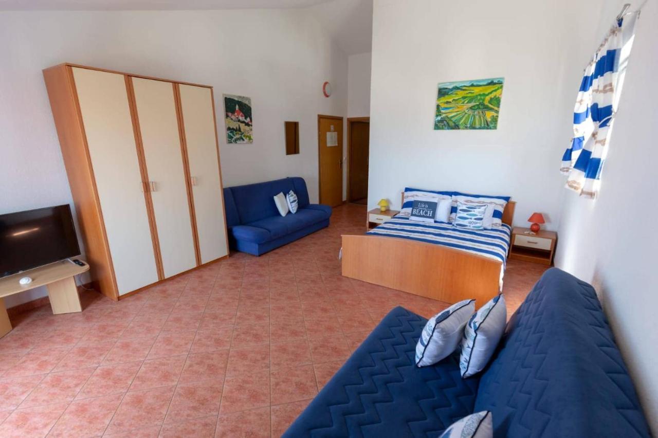 Apartments Elena Tučepi Eksteriør bilde