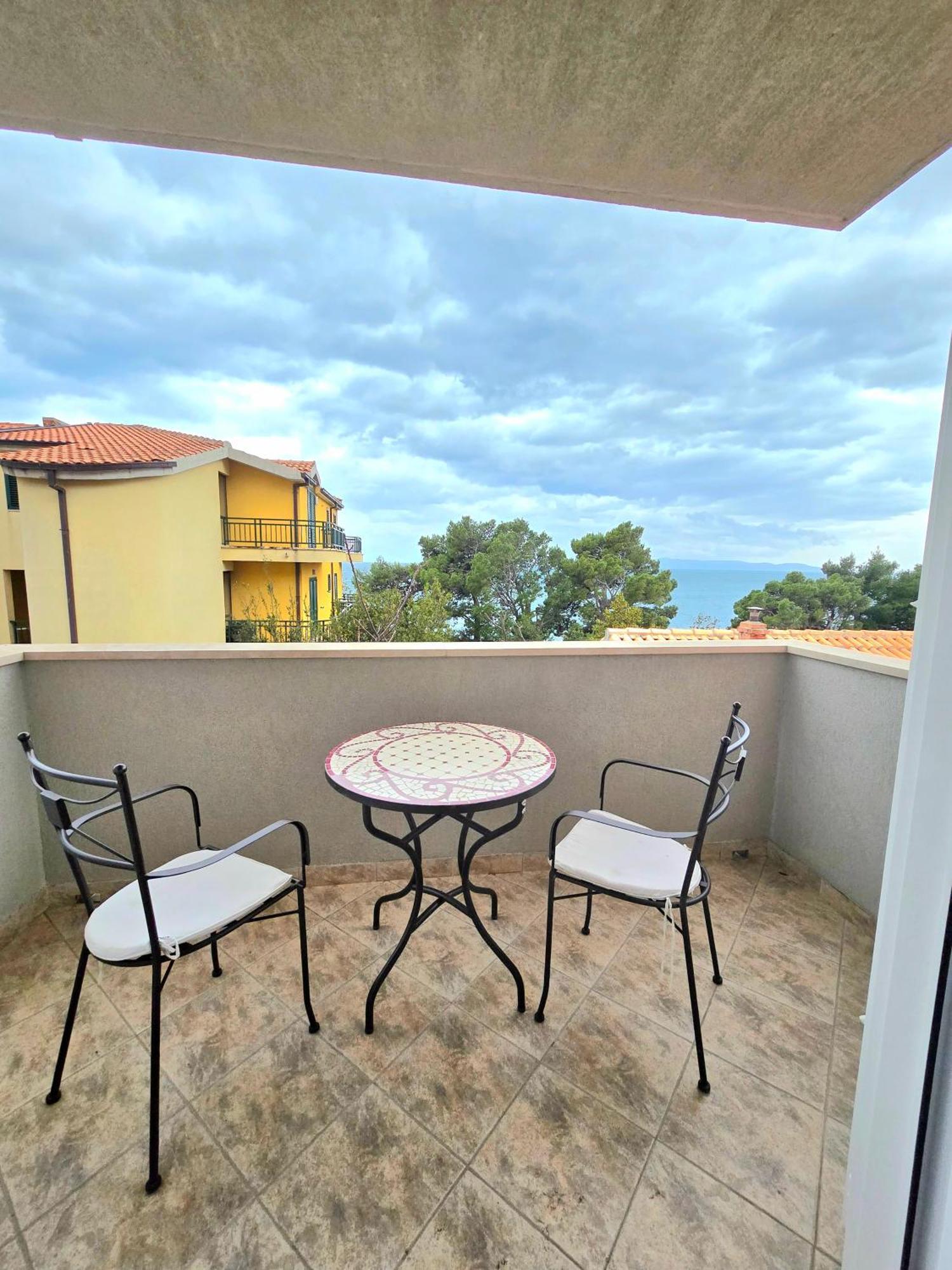 Apartments Elena Tučepi Eksteriør bilde
