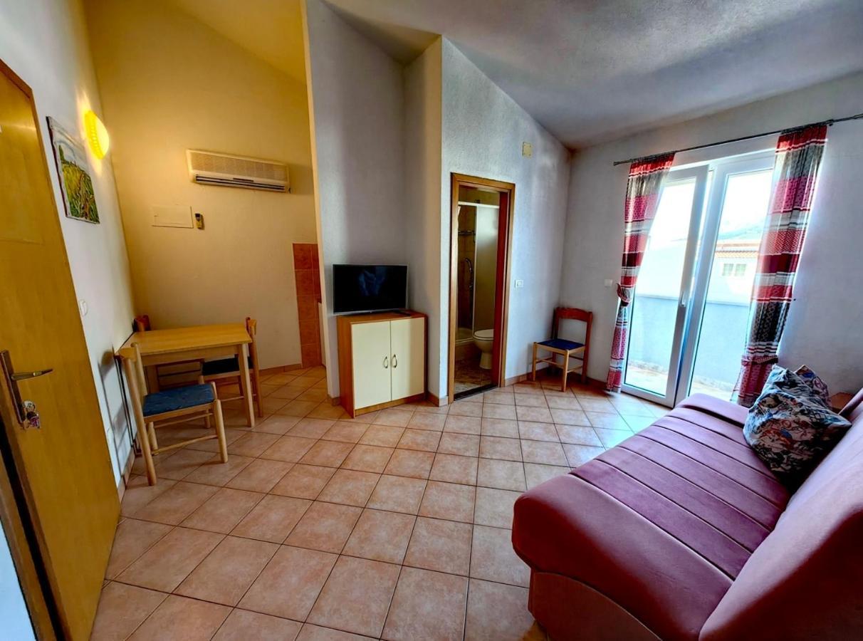 Apartments Elena Tučepi Eksteriør bilde